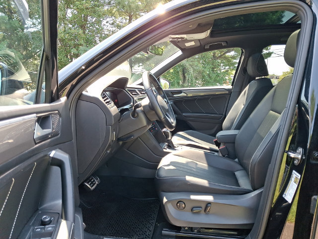 Used 2023 Volkswagen Tiguan SE R-Line AWD/4WD image 13
