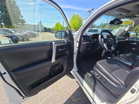 Used 2023 Toyota 4Runner Limited AWD/4WD image 19