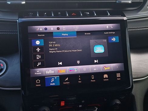 Used 2024 Jeep Grand Cherokee Limited w/ Black Appearance Package image 22