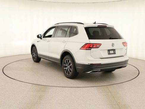 Used 2018 Volkswagen Tiguan SE w/ Panoramic Sunroof Package AWD/4WD image 4