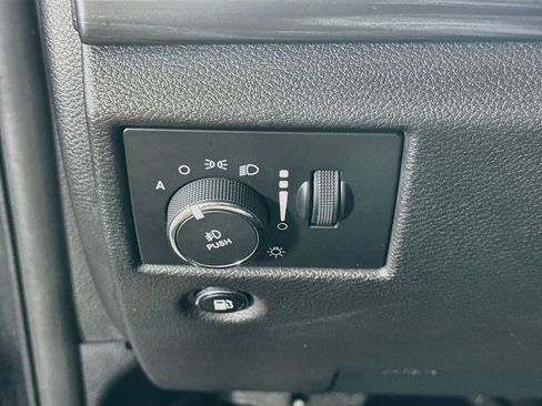 Used 2021 Jeep Grand Cherokee Laredo AWD/4WD image 18