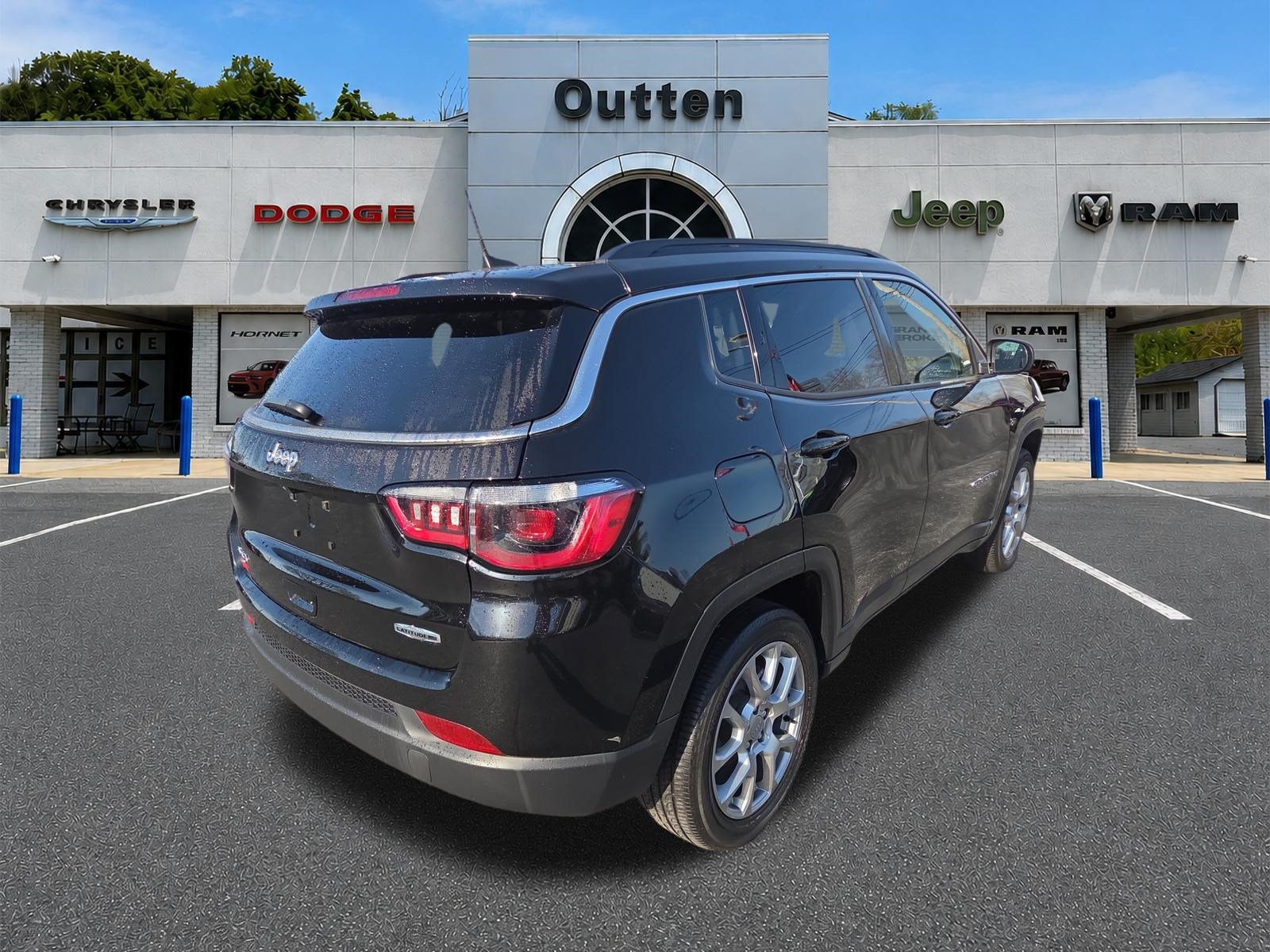 Certified 2022 Jeep Compass Latitude AWD/4WD image 4
