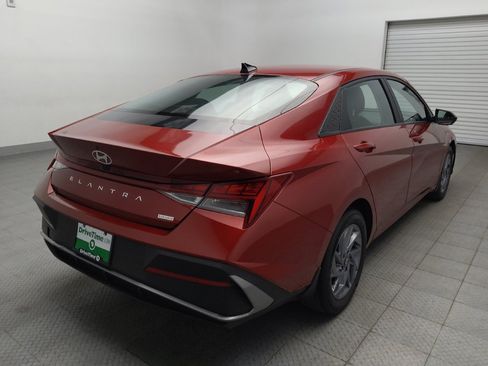 Used 2024 Hyundai Elantra Blue FWD image 9
