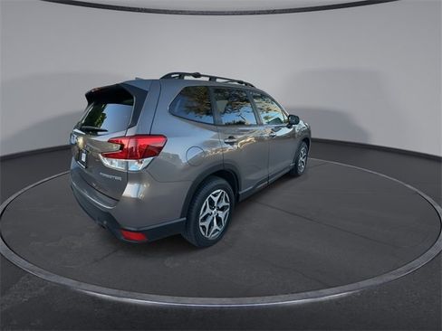 Used 2023 Subaru Forester Premium image 7