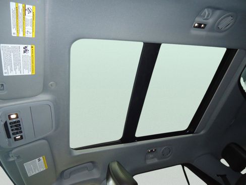 Used 2022 Ford Explorer XLT w/ Equipment Group 202A image 31