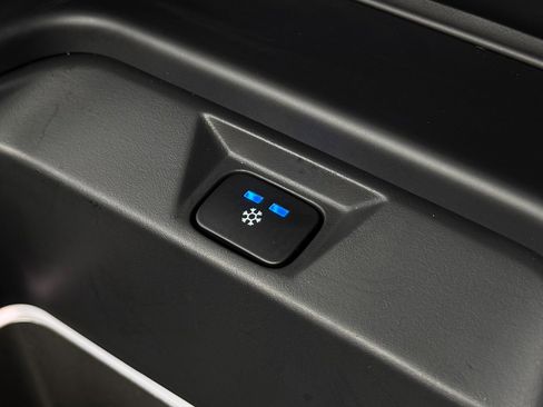 Used 2023 Land Rover Defender 110 image 15