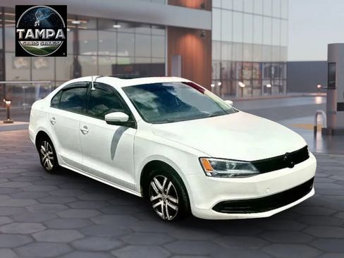 Used 2011 Volkswagen Jetta TDI FWD image 3