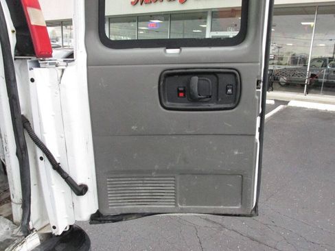 Used 2014 Chevrolet Express 2500 Extended RWD image 32