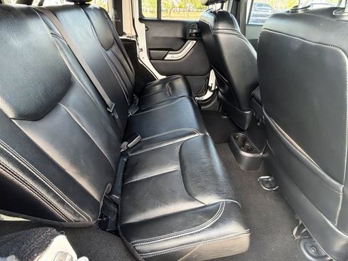 Used 2014 Jeep Wrangler Unlimited Rubicon AWD/4WD image 28