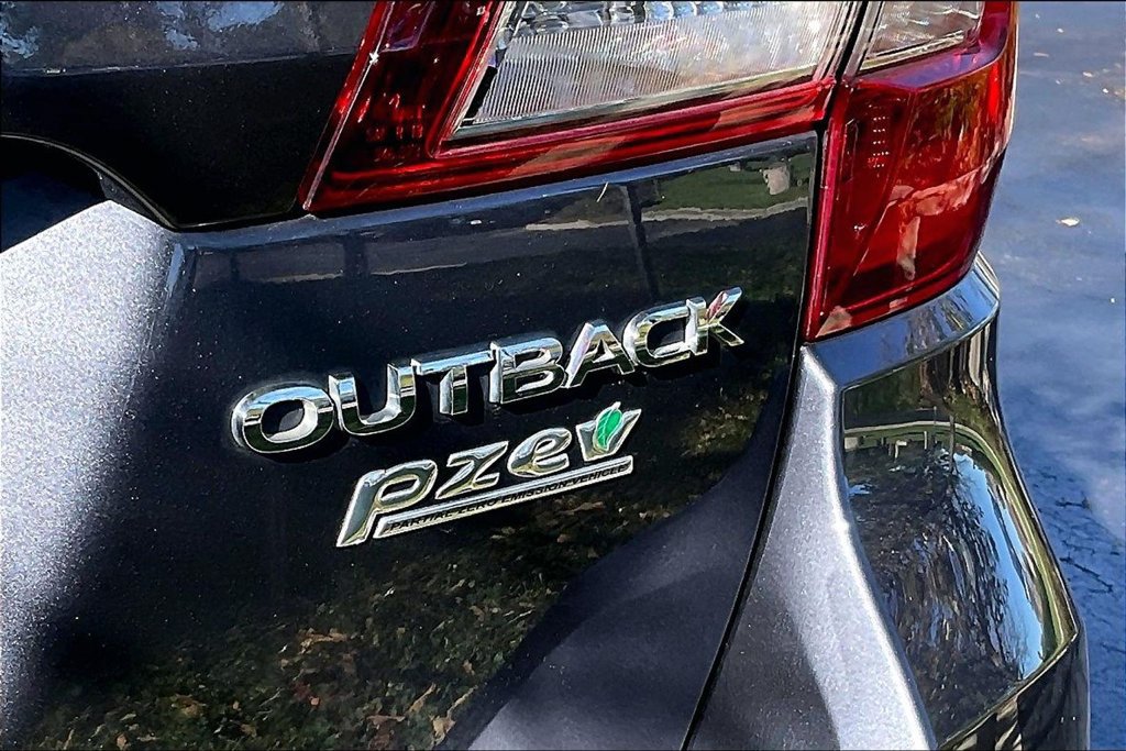 Used 2016 Subaru Outback 2.5i Limited AWD/4WD image 9