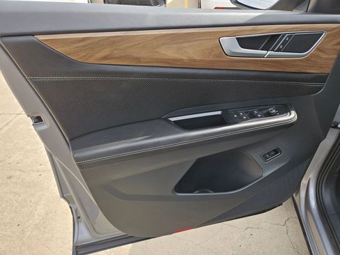 Used 2025 Volkswagen Atlas SE image 14