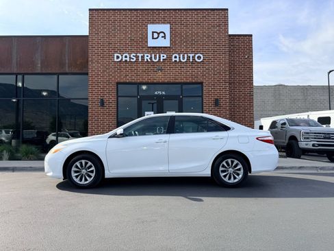 Used 2017 Toyota Camry LE FWD image 4