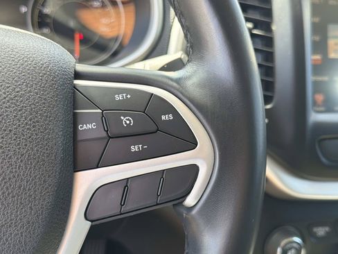 Used 2018 Jeep Cherokee Trailhawk AWD/4WD image 19