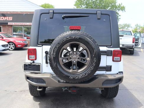 Used 2016 Jeep Wrangler Unlimited Sahara AWD/4WD image 4