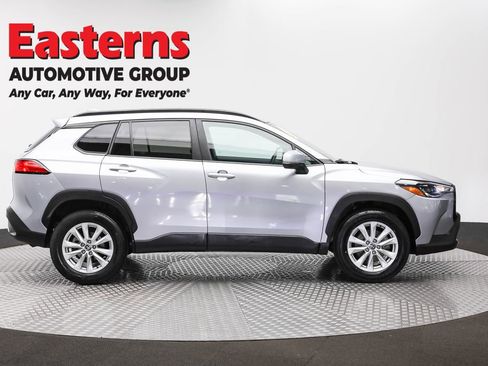 Used 2024 Toyota Corolla Cross LE FWD image 4