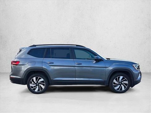 Used 2025 Volkswagen Atlas SE FWD image 4