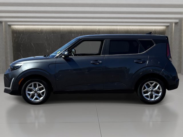 Used 2023 Kia Soul LX w/ Option Group 015 FWD image 2