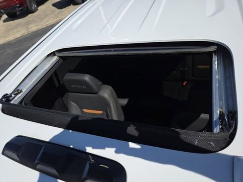 Used 2024 GMC Sierra 2500 AT4 w/ Technology Package image 3