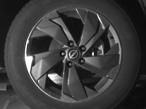 Used 2025 Nissan Rogue SV FWD image 16