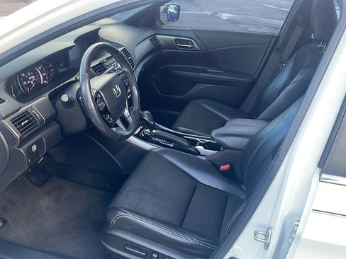 Used 2017 Honda Accord Sport image 16