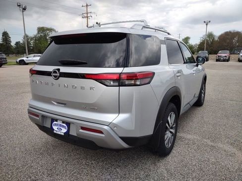 Used 2025 Nissan Pathfinder SL AWD/4WD image 5