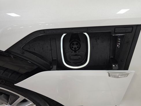 Certified 2024 Cadillac Lyriq Tech w/ Driver Assist Package AWD/4WD image 21