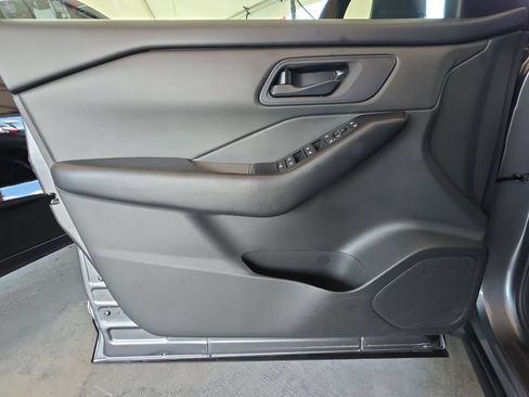 Used 2024 Nissan Rogue S FWD image 23