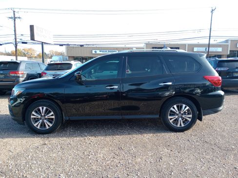 Used 2017 Nissan Pathfinder SL w/ SL Tech Package image 4