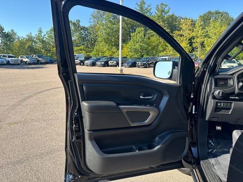 Used 2024 Nissan Titan SV w/ SV Bronze Edition Package image 23