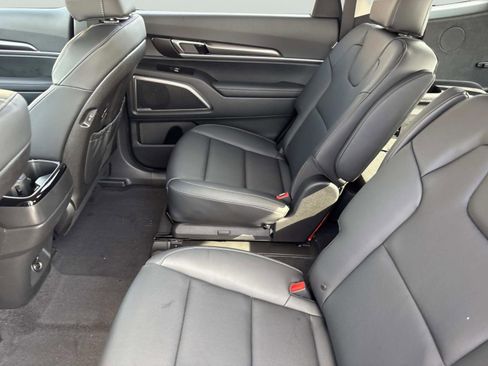 New 2025 Kia Telluride S image 18