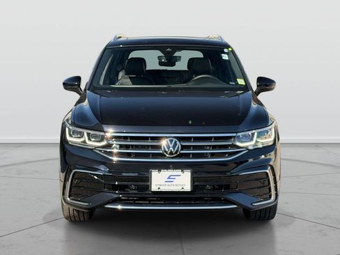 Used 2023 Volkswagen Tiguan SEL R-Line image 2