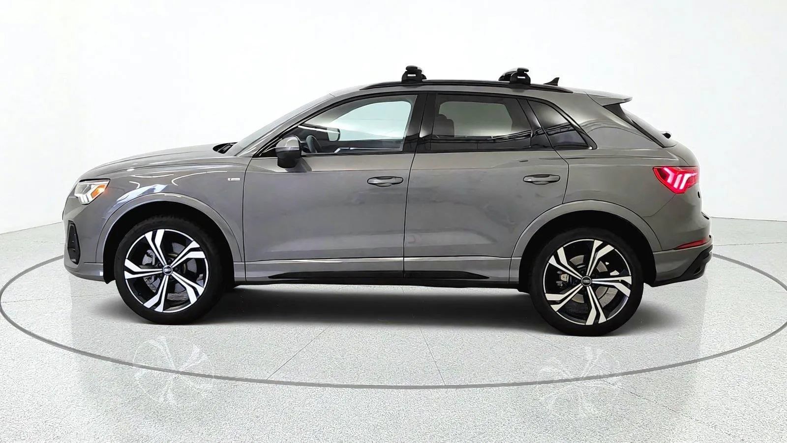 Used 2024 Audi Q3 2.0T Premium Plus w/ Premium Plus Package AWD/4WD image 5