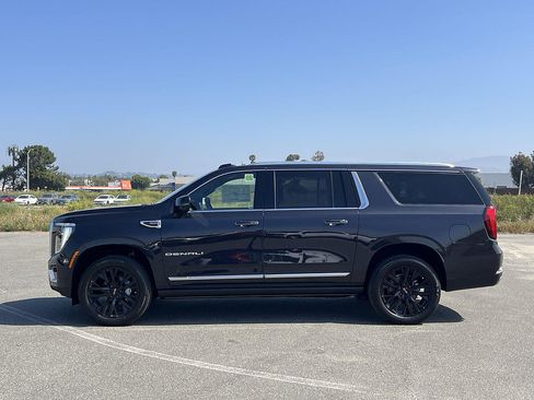 New 2026 GMC Yukon XL Denali w/ Denali Reserve Package AWD/4WD image 7