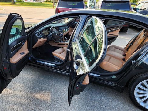 Used 2011 BMW 750Li xDrive image 24