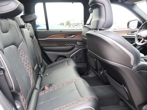Used 2022 Jeep Grand Cherokee Summit w/ Advanced Protech Group IV AWD/4WD image 11