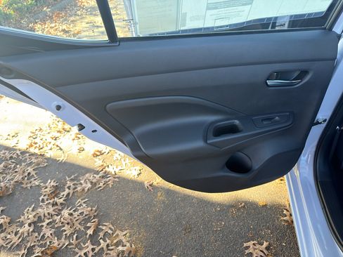 New 2025 Nissan Versa SV image 29