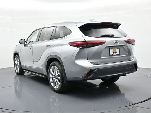 Used 2023 Toyota Highlander Limited AWD/4WD image 8