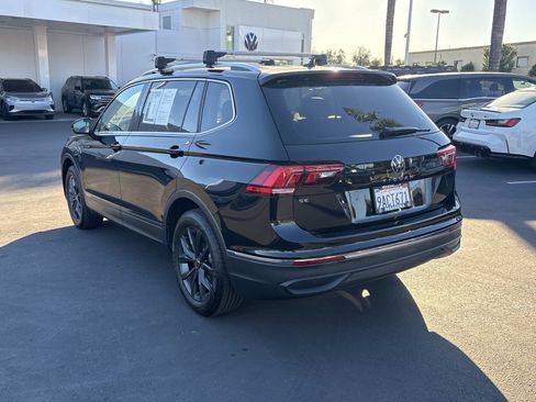 Certified 2022 Volkswagen Tiguan SE w/ Panoramic Sunroof Package image 3