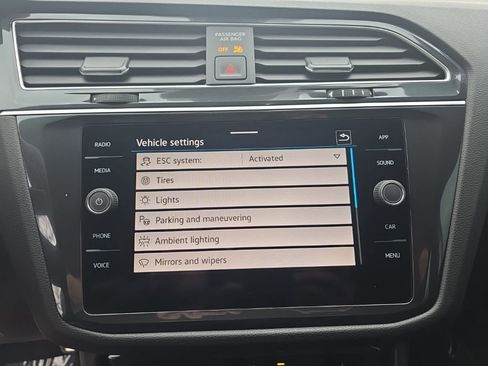 Certified 2024 Volkswagen Tiguan SE R-Line image 18