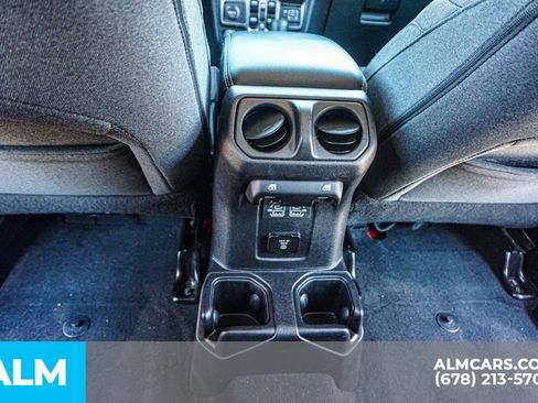 Used 2025 Jeep Wrangler Unlimited Sahara AWD/4WD image 32