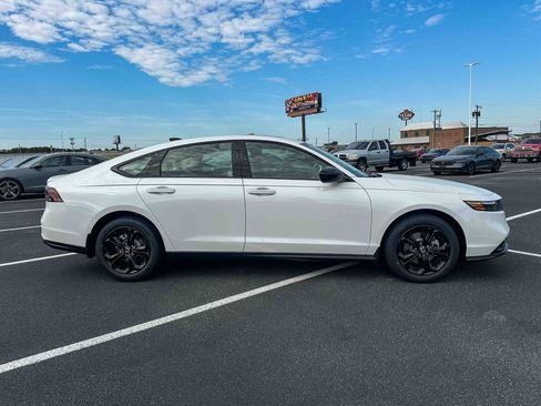 New 2025 Honda Accord SE image 5