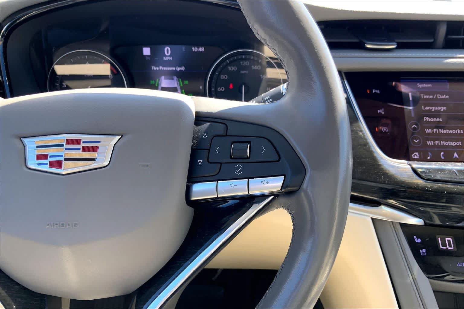 Used 2023 Cadillac XT6 Premium Luxury w/ Technology Package FWD image 25