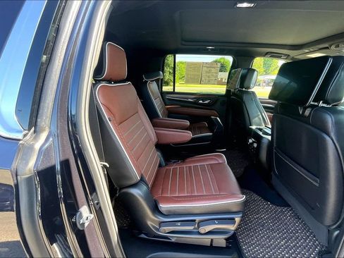 Used 2023 GMC Yukon XL Denali Ultimate AWD/4WD image 24