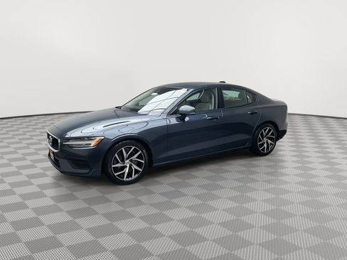 Used 2019 Volvo S60 T6 Momentum w/ Premium Package image 35