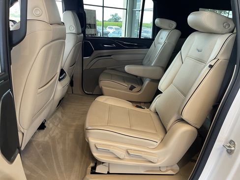 Certified 2024 Cadillac Escalade ESV Premium Luxury AWD/4WD image 16