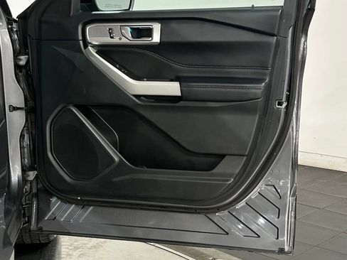 Used 2022 Ford Explorer Limited w/ Equipment Group 301A AWD/4WD image 63