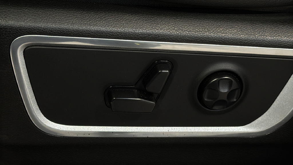 Used 2019 RAM 1500 Laramie AWD/4WD image 19