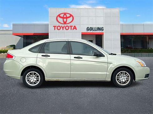 Used 2011 Ford Focus SE image 6