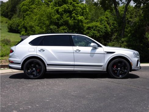 Certified 2024 Bentley Bentayga Extended Wheelbase image 7