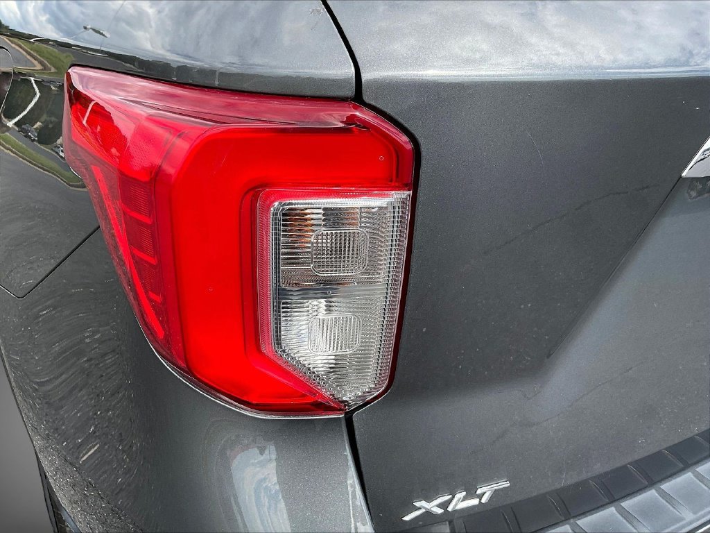 Used 2023 Ford Explorer XLT w/ Equipment Group 202A AWD/4WD image 28